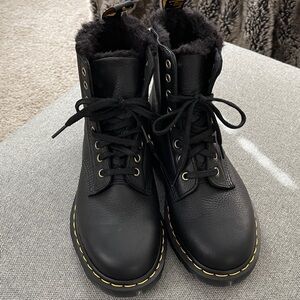 DR. MARTENS WINTER BOOTS 8 Hole